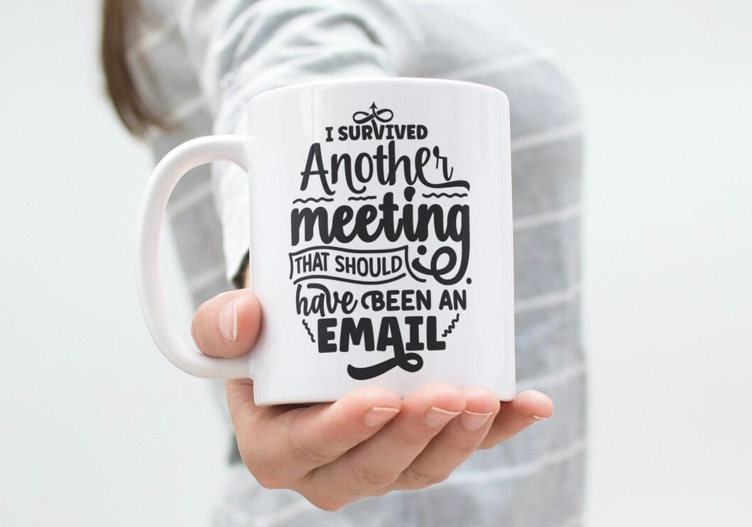 I survived another meeting... - Mug en céramique 330ml Mugs Be Color 